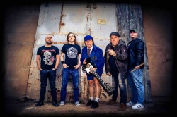 6. Open-Airport Party am 6. Juni: Die Hammer-Band HELLFIRE auf dem Gandersheimer Flugplatz
