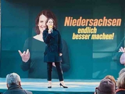 Landtagswahlkampf in  Göttingen: Erstes Pfeifkonzert schon vor Auftritt von Annalena BaebockL