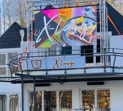 Partyszene: Neue X-Lounge  in Bad Gandersheim überrascht mit spektakulärem Bildschirm - Tanzfestival ausverkauft