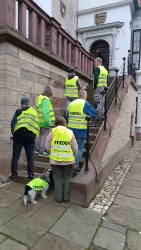 Demo auf der Bad Gandersheimer Rathaustreppe: 