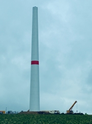 Auf dem Dannhäuser Berg: Neue Windradtürme wirken aktuell wie riesige Schlote