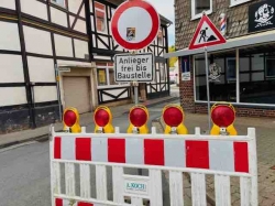 Achtung Baderstraße gesperrt  Zur Rosenthal-KfZ-Werkstatt über den Steinweg durch den ALDI-Tunnel geht es!