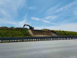 A7: Minikrater nach Verschwinden einer Kaputt-Brücke