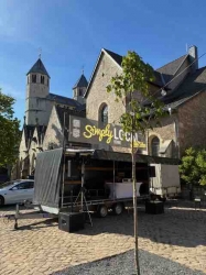 Neue Gandersheim Hymne beim „Tanz in den Mai“ vor dem Kaisersaal abgespielt!