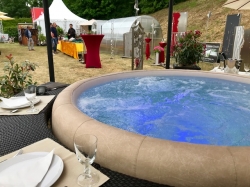 Landkreistag appelliert: In Trockenphasen kein kostbares Wasser für Pools verschwenden!