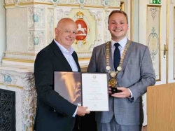 Im Kaisersaal in Bad Gandersheim: Festspiel-Intendant Achim Lenz mit Kulturpreis der Stadt geehrt!