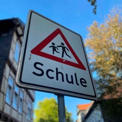 Schulstart nach den Sommerferien: Mehr Verkehr - Besondere Rücksicht auf Kinder