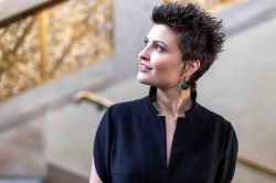 Starorganistin Angela Metzger  erstmals in Göttingen - Zwei  Konzerte für Orgel und Orchester