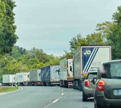 7 Kassel Richtung Hannover  zwischen Northeim-Nord und  Echte voll gesperrt - Krasses Chaos auf Ausweichstraßen!