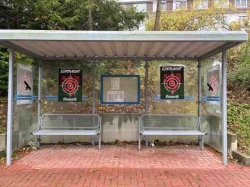 Krasse Parole im Kurpark: Der Eintracht-Löwe im  Fadenkreuz mit Hassbotschaft! Ein Fall für Polizei und Staatsanwalt?