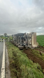 Umgekippter Lkw sorgt für stundenlange Straßensperrung